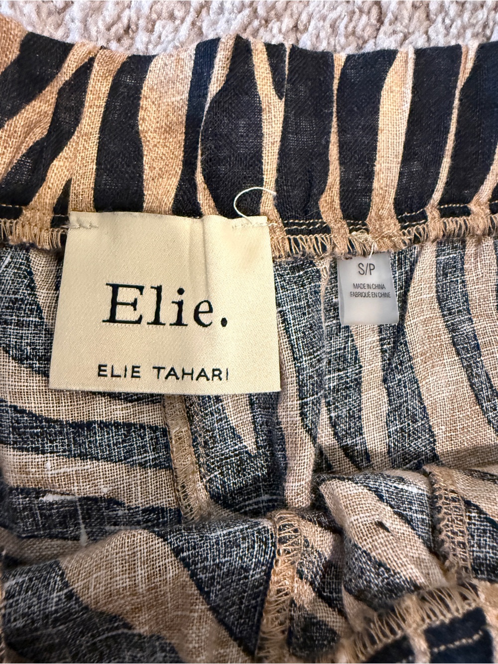 ELIE ELIE TAHARI Tiger Print 100% Linen shorts size small - Picture 2 of 16